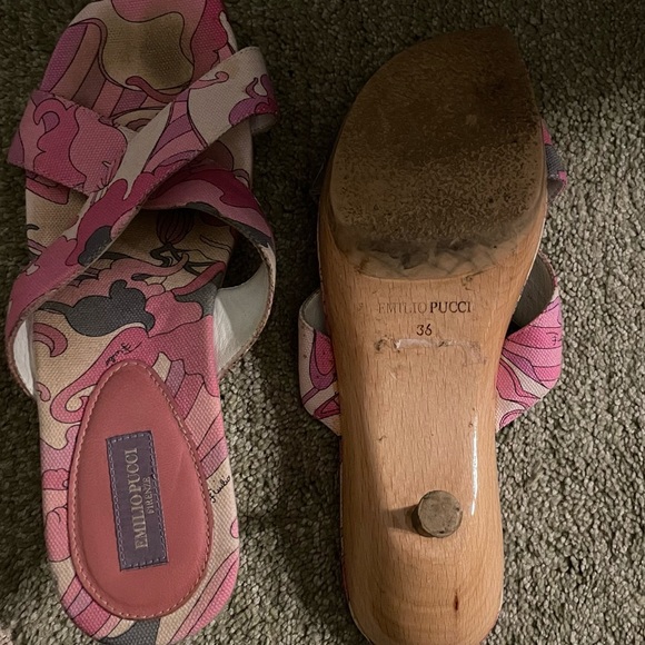 Clogs - Picture 2 of 3